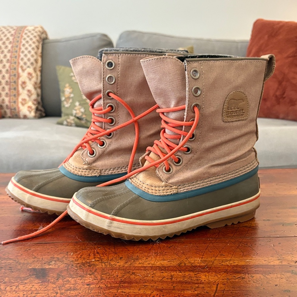 Sorel Brown and Olive Boots with Red Laces